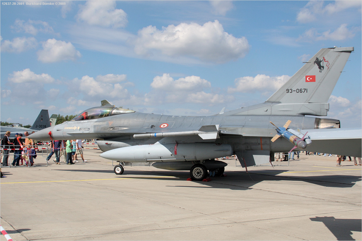 Lockheed Martin F-16C Block 50  -  s/n 93-0671  -  c/n HC-15  -  THK 152 Filo  -  Rostock-Laage, Germany  -  19 August 2006