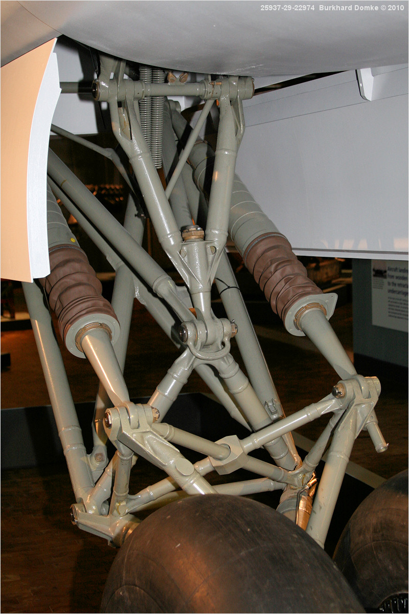 Fw200 main landing gear - Deutsches Technikmuseum Berlin