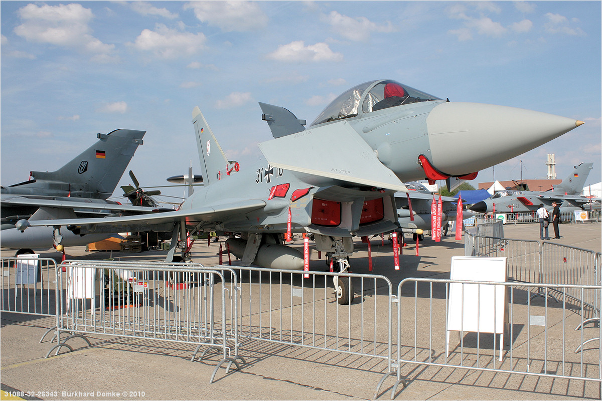 Eurofighter EF2000 Luftwaffe s/n 30+15 c/n
                  176/AS009