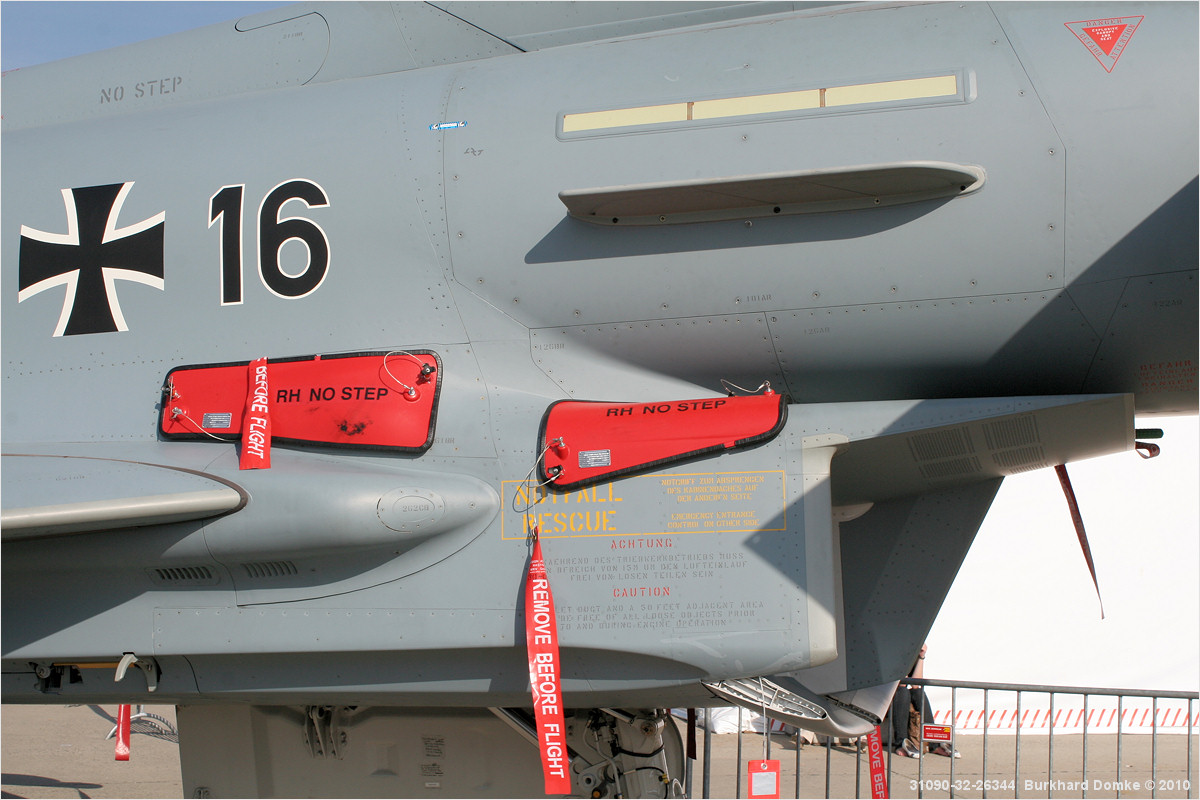 Eurofighter EF2000 Luftwaffe s/n 30+15 c/n
                  176/AS009