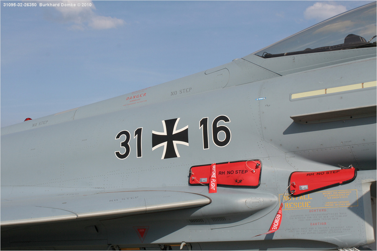 Eurofighter EF2000 Luftwaffe s/n 30+15 c/n
                  176/AS009