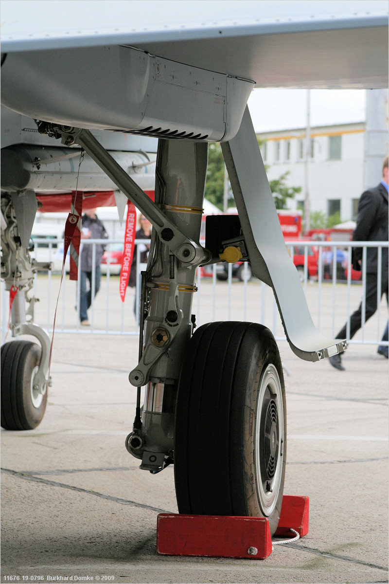 Eurofighter EF2000(T) Luftwaffe 30+20 c/n GT0009 ILA 2006