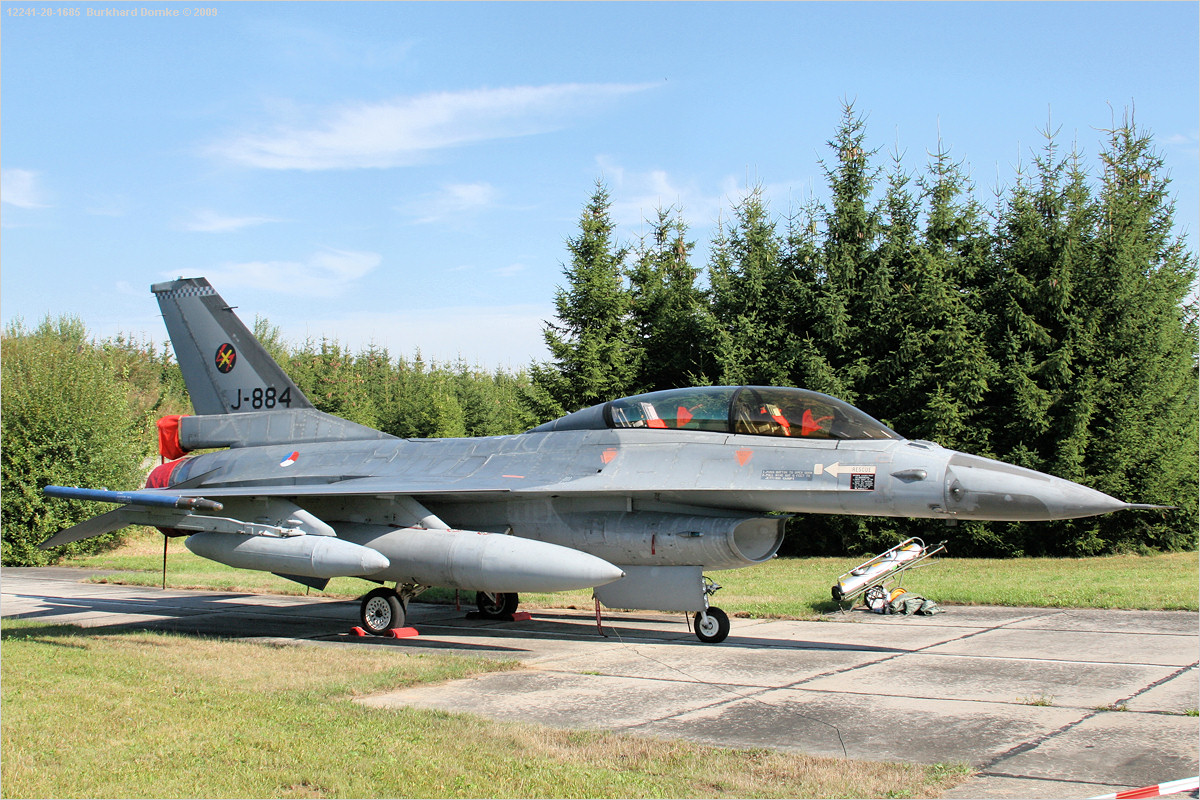 Lockheed Martin F-16BM MLU  -  s/n 81-0884  -  c/n 6E-25  -  Modex J884  -  RNLAF 312 Sq  -  Rostock-Laage, Germany  -  19 August 2006
