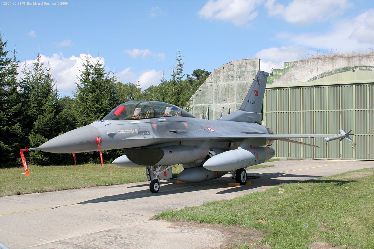 Lockheed Martin F-16D Block 50  -  s/n 94-0110  -  c/n HD-12  -  THK 152 Filo  -  Rostock-Laage, Germany  -  19 August 2006